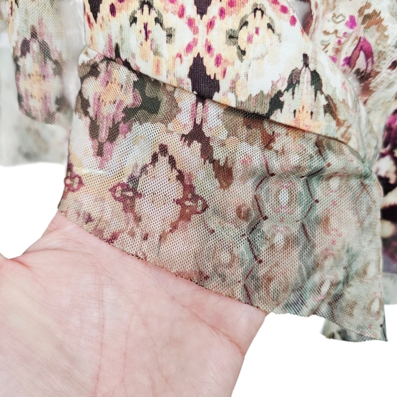 Chico's V-Neck Printed Asymmetrical Top NWT - Picture 7 of 9